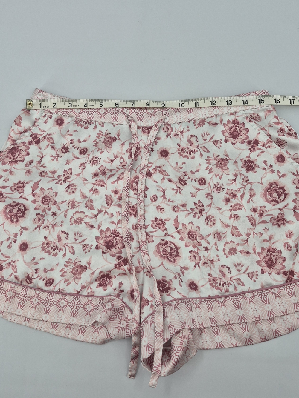 Haute Hippie Pajama Set Large PJ Floral Satin Feel Cottage Core Shorts Top - Picture 11 of 13